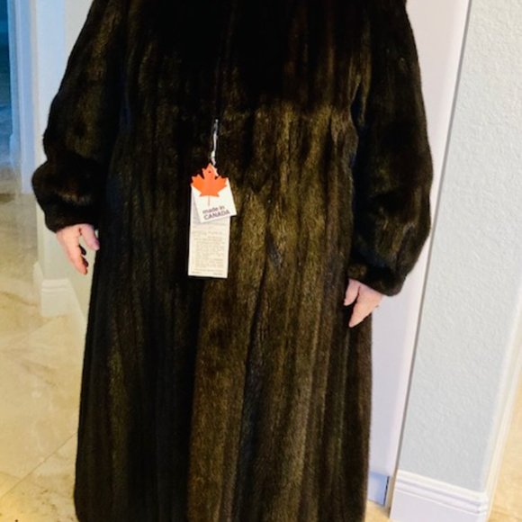Full length ranch mink coat size 16. - Picture 7 of 7
